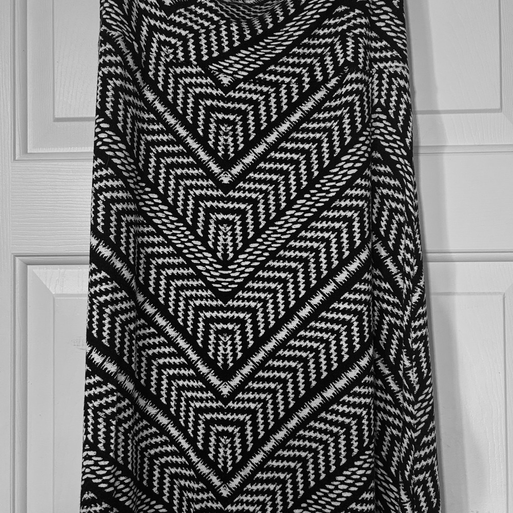 Living Doll Monochrome Zigzag Maxi Skirt Size Small - Picture 2 of 5